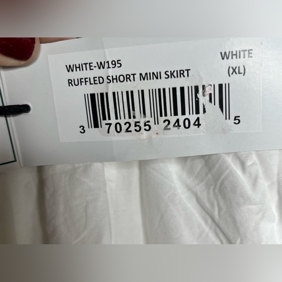 Ruffled short white mini skirt XL NWT
HT 360 Collective 100% cotton - Picture 4 of 9